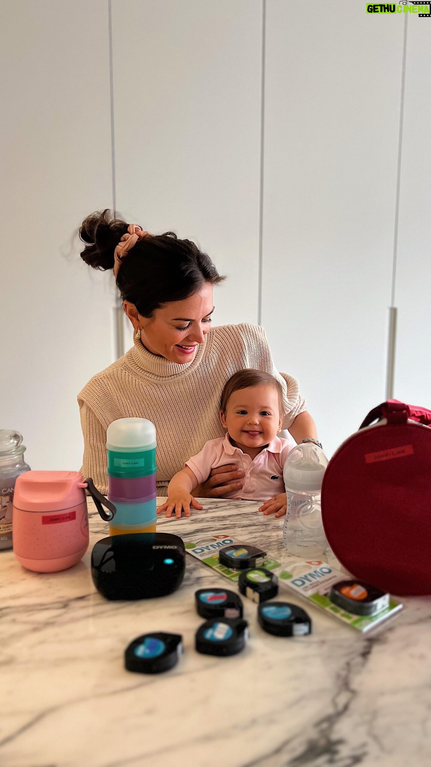 Astrid Coppens Instagram - Een zalige nieuwe aanwinst! De Dymo Letra Tag 200 B. Heel makkelijk om al je items te labelen via de gratis app op je smartphone. Check de link in mijn bio. #advertentie #dymo #letratag #dymolabels #doitwithdymo #letratagwinner @dymolabels
