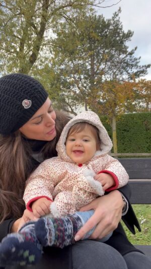 Astrid Coppens Instagram - Met kabouter Joey-Lee 🍄🎶🎤🎵#momlife #joeylee