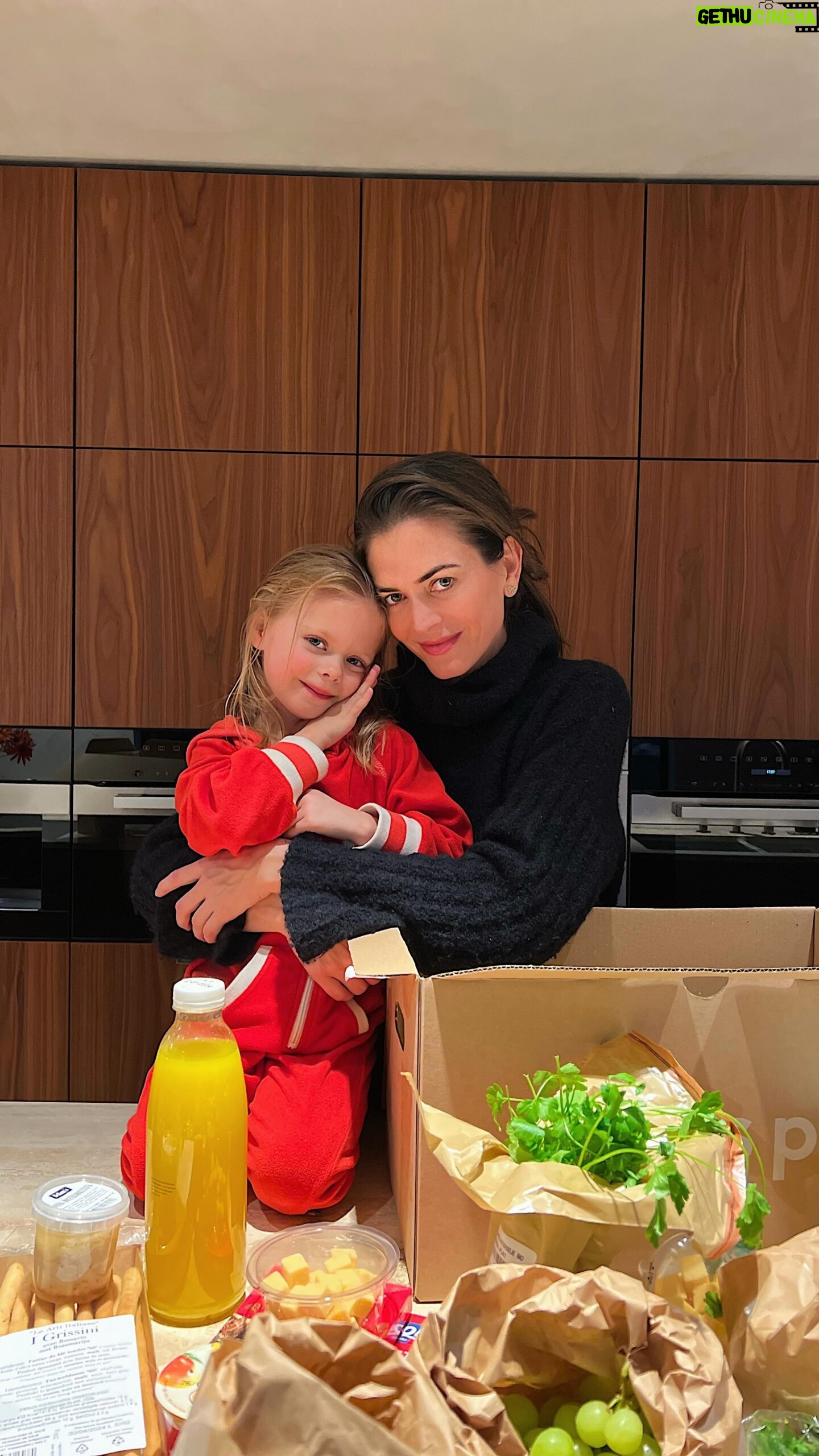 Astrid Coppens Instagram - *advertentie Altijd feest in huis wanneer @crisp_belgium komt leveren 🥳 #lekkercrisp Check de link in mijn bio voor een leuke korting en cadeau 🤩