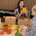 Astrid Coppens Instagram - Het was weer tijd om mijn weekboodschappen te bestellen, zo handig via de boodschappen-app van Crisp. Deze worden altijd bezorgd door een vriendelijke bezorger. Billie-Ray is er ook graag bij als ik de boodschappen uitpak omdat zij het ook super lekker vindt. Als je nu bestelt krijg je €15 korting bij je eerste bestelling. #advertentie @crisp_belgium #lekkercrisp
