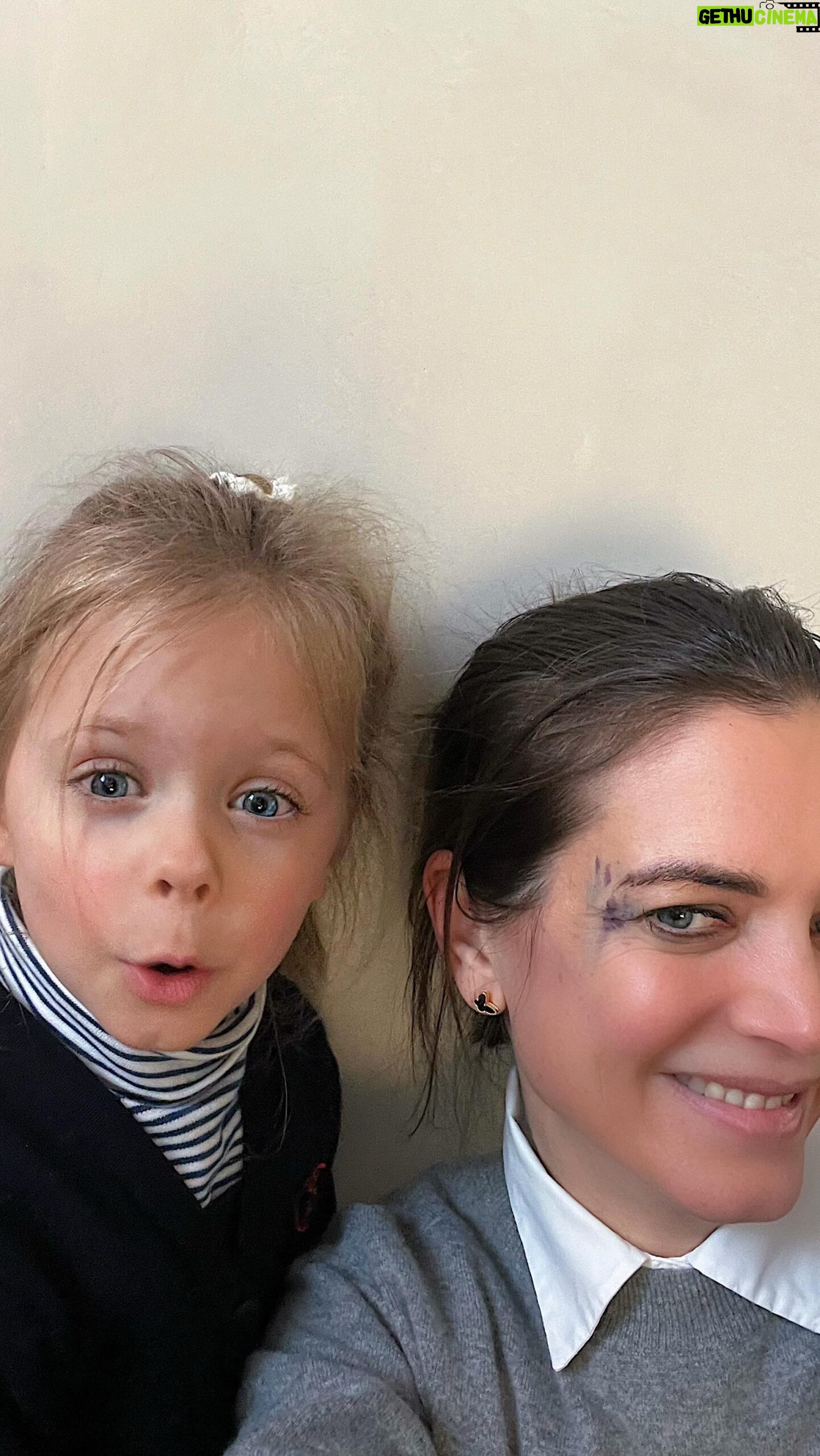 Astrid Coppens Instagram - Makeup artsit Billie-Ray 😅 #momlife #family