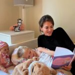 Astrid Coppens Instagram – Billie-Ray is zo blij met haar BABY born beertje en boekje.
Nu heeft ze naast haar popje een nieuw vriendje om mee te spelen en te slapen.
#advertentie
#babyborn_benelux #BABYborn #BABYbornBeer #beer #BABYbornMagic #babypop