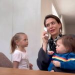 Astrid Coppens Instagram - En toen kreeg Joey-Lee ineens terug telefoon op haar gsm 📱 📞 #rollenspel Alles is fictief buiten dat Joey-Lee echt aan een oortje heeft getrokken in de crèche door een oorontsteking.