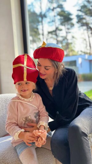 Astrid Coppens Instagram - Speciaal voor U Sinterklaas, zodat je zeker ons huisje niet vergeet ❤️ #sinterklaas
