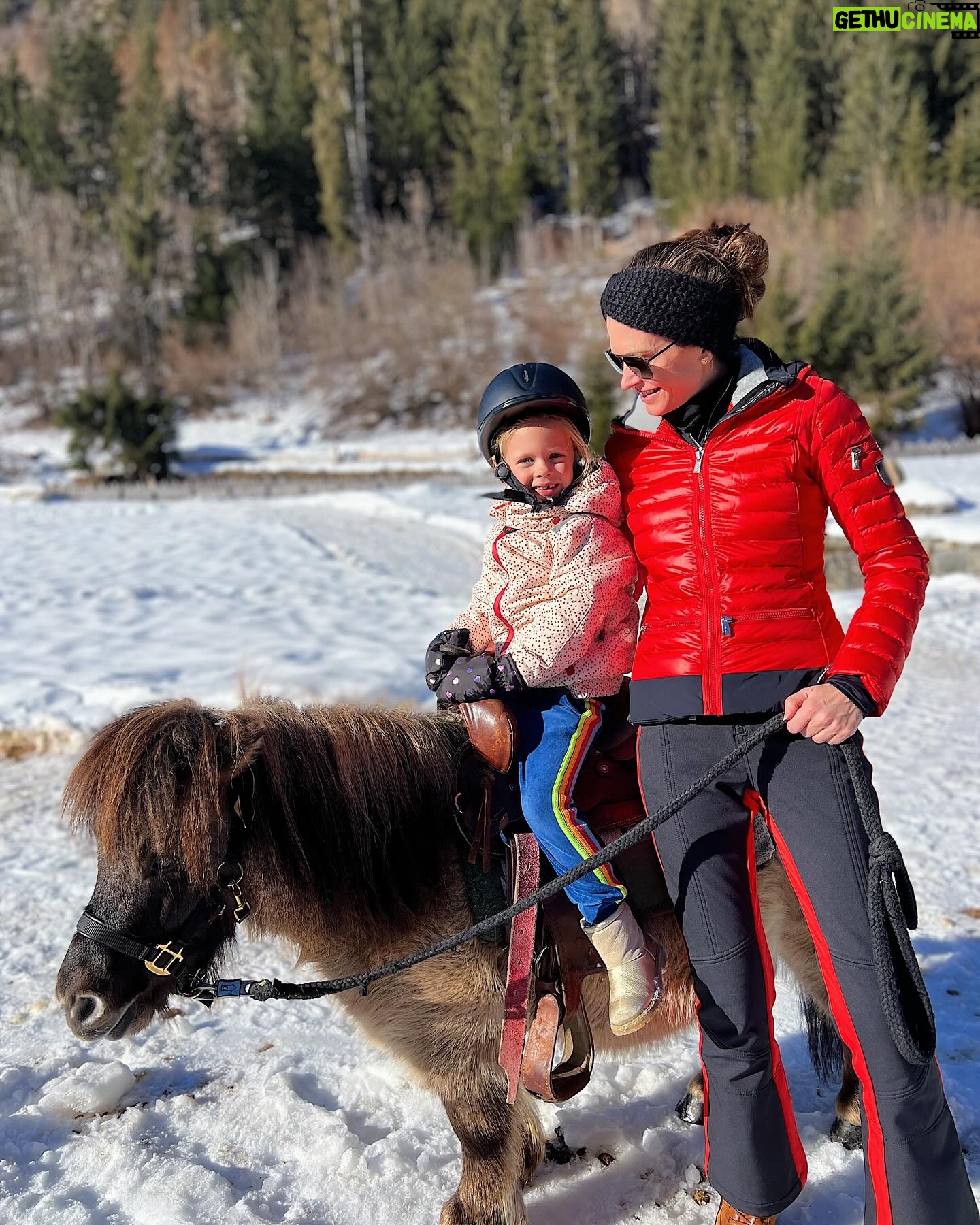 Astrid Coppens Instagram - Photo dump : We had an unforgettable first ski trip with Billie-Ray! ❄️⛷️ #MemoriesMade #skisoul #winterwonders