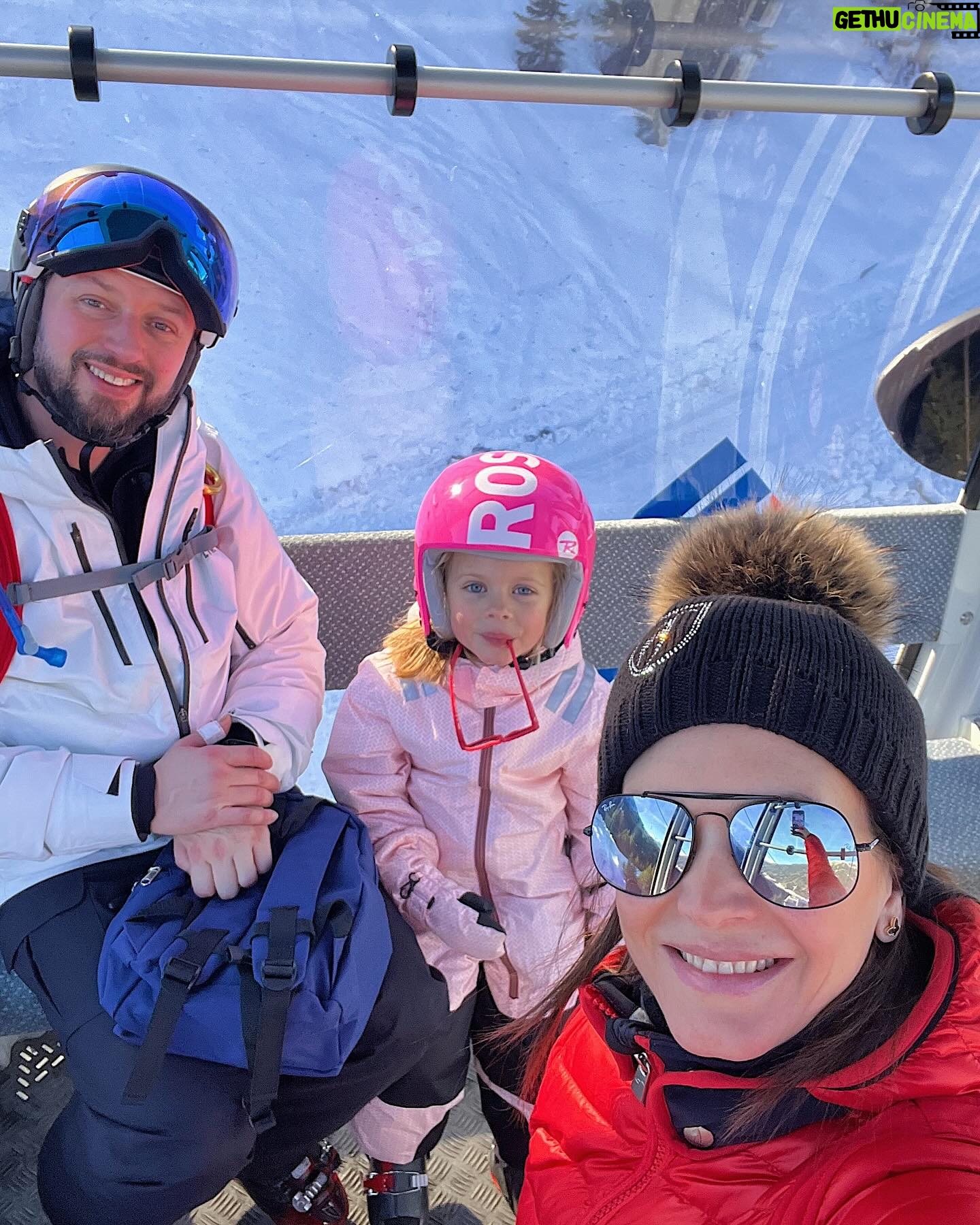 Astrid Coppens Instagram - Photo dump : We had an unforgettable first ski trip with Billie-Ray! ❄️⛷️ #MemoriesMade #skisoul #winterwonders