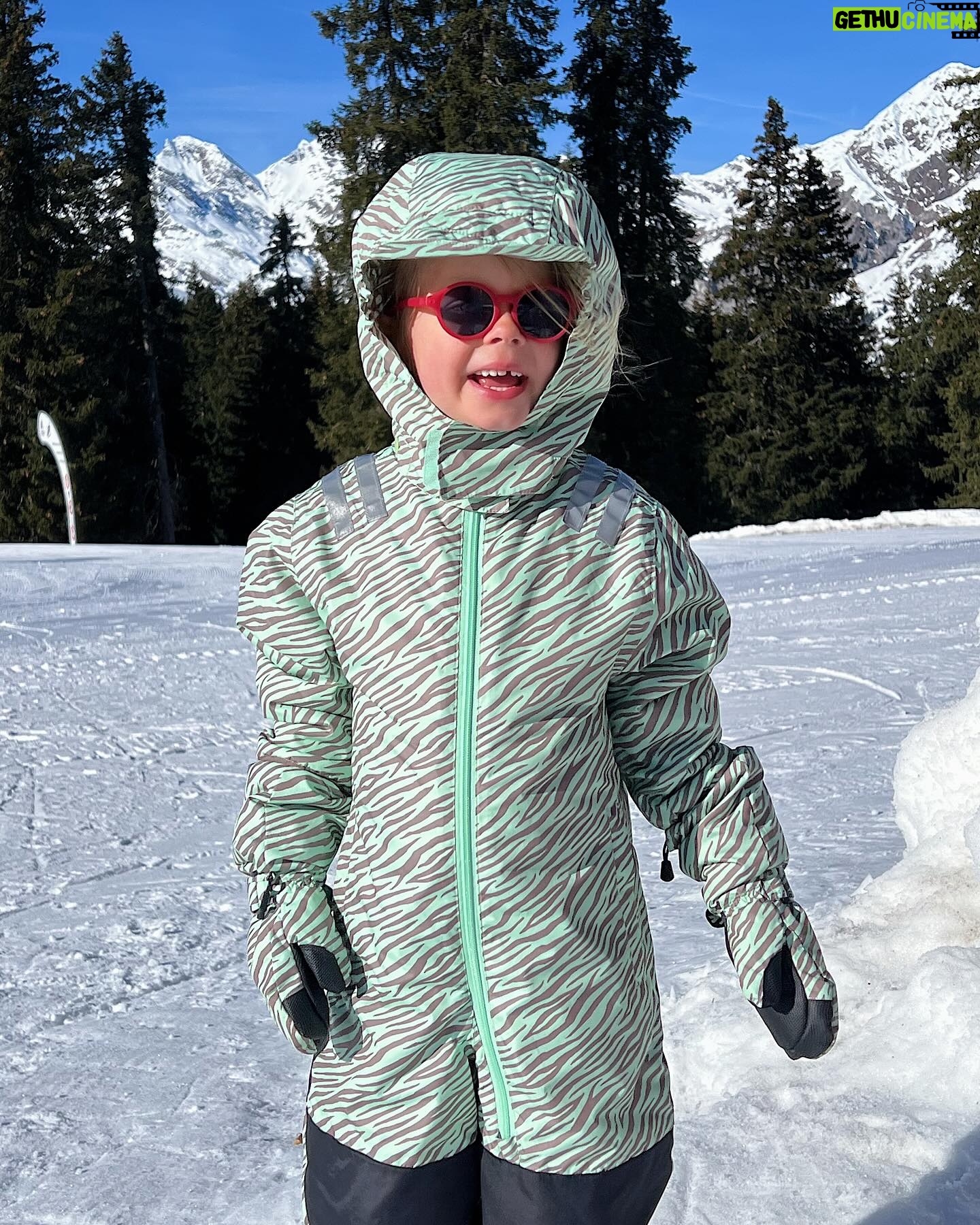 Astrid Coppens Instagram - Photo dump : We had an unforgettable first ski trip with Billie-Ray! ❄️⛷️ #MemoriesMade #skisoul #winterwonders