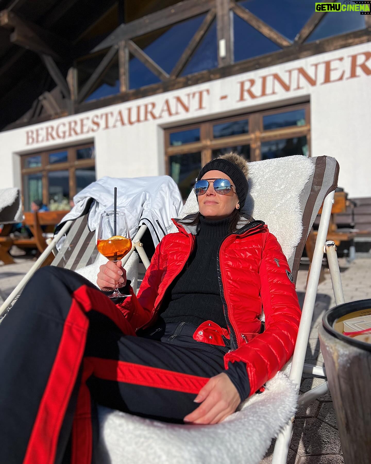 Astrid Coppens Instagram - Photo dump : We had an unforgettable first ski trip with Billie-Ray! ❄️⛷️ #MemoriesMade #skisoul #winterwonders