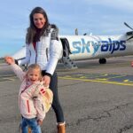 Astrid Coppens Instagram - Billie-Ray is zooooo excited voor haar allereerste Skivakantie 🎿⛷️met het vliegtuig vanuit Antwerpen naar Bolzano Zuid-Tirol 🇮🇹✈️ #advertentie #SkyAlps @skyalps.bz #southtyrol #suedtirol #ZuidTirol