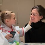 Astrid Coppens Instagram – Dokter Billie-Ray is van wacht tijdens de Kerstvakantie DEEL1 #pretendplay #billieray #dokter #momlife