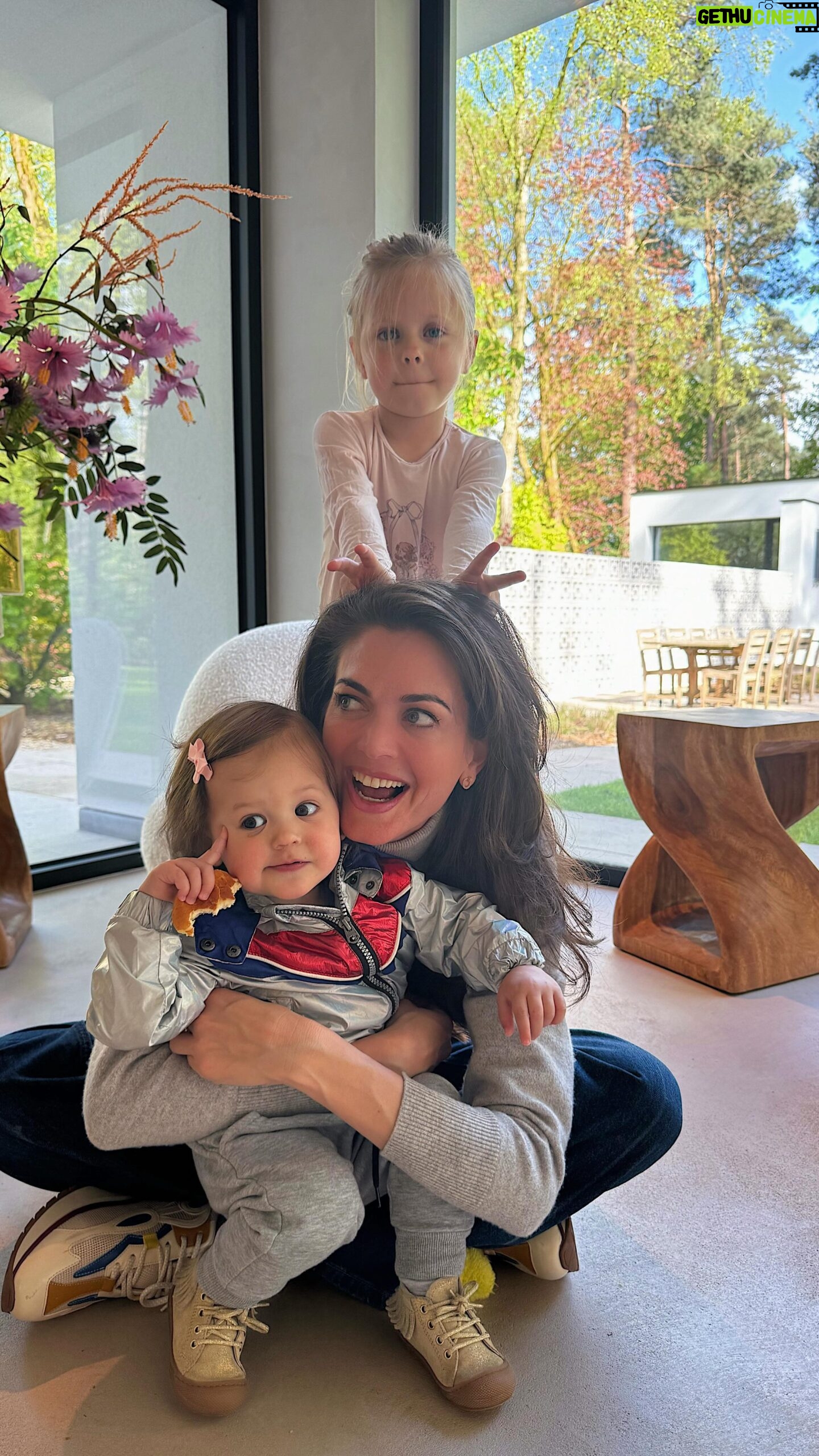 Astrid Coppens Instagram - Joey-Leeβs favoriete nieuwe liedje π₯³π¦πππ§π #dance #family #momlife