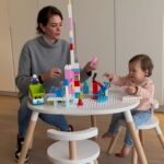 Astrid Coppens Instagram – De MuTable van @stokkebaby is een mega succes hier bij ons. Je kan het omvormen tot speelbord, lego en duplo tafeltje . Het is ook de eerste keer dat Joey-Lee al aan een tafeltje kan zitten en dat de kindjes zo mooi samenspelen. Wat zijn wij blij! #herewegrow #stokkebaby #advertentie #kids #family #momlife