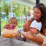 Astrid Coppens Instagram – Joey-Lee 24-10-2022 vandaag ben jij 1 jaartje jong en 1 jaar geleden heb jij ons leven compleet gemaakt ❤️🎂🎈🥳🎉 (haar kroontje was een beetje te groot ☺️) #joeylee #billieray #kids #birthday
