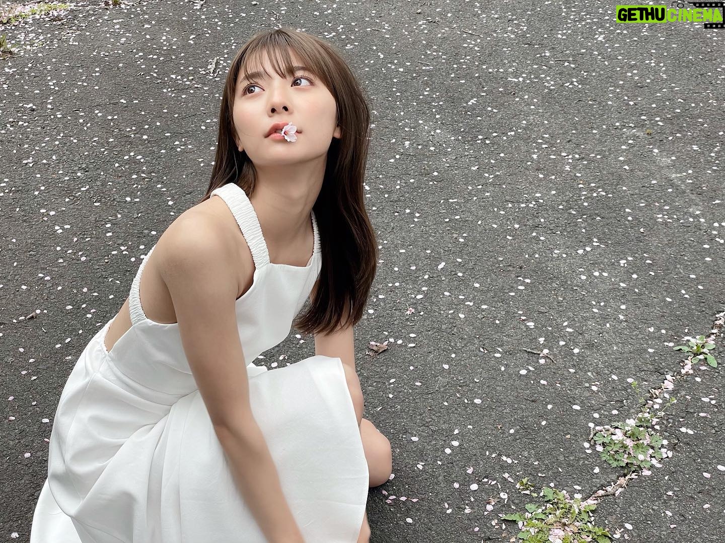 Asuka Kawazu Instagram - 本日発売。週プレ表紙です☺︎ 写真集「明日から。」のアザーカットを 載せて頂いています! 来週の発売イベント楽しみだなあ