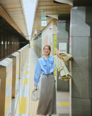 Asuka Kawazu Instagram - ⁡
cancam3月号発売になりました🫧
⁡
日常もおしゃれもお仕事服も
楽しくなるページがたくさん、、！
どのカットが選ばれるかわくわくでした。
⁡電車の風に吹かれて笑い転げながら
撮影しておりました☺️笑
⁡今回の企画でチアフルカラーを知り
明るく陽気な、元気の出るカラーということでした♡
⁡
チアフルカラーで明るくしゅわっとした
春を迎えられそう🐤
⁡
お手に取って下さりますように！
⁡
⁡
⁡
⁡
⁡
⁡