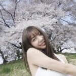 Asuka Kawazu Instagram - ⁡ 桜も咲き始めて 少しずつ暖かくなってますねっ 去年の写真集のときの~
