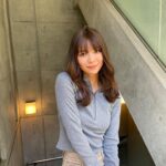 Asuka Kawazu Instagram - ⁡ 美容室納め🫶🏻 アカイリンゴ撮影中で 前髪の幅を広げたので整えました✂️ @cyorobinthkey