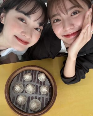 Asuka Kawazu Instagram - ⁡
3月31日22:00~GAORAにて
ななちゃんと台湾ロケ番組に出演します🇹🇼
初回放送は無料でご視聴いただけます。
⁡
ずっと行きたかった台南へ☺︎
ランタンフェスティバルや
夜市だったりマッサージだったり
わくわくが沢山の旅でした🦜
⁡
4月7日23:00~23:30
4月15日17:30~18:00
にも放送されます、是非ご覧ください！
 
#台湾観光庁 #台湾観光協会 #ビビビビ台湾
#台湾女子旅  #台湾グルメ
 #台湾ランタンフェスティバル　#台湾高鉄