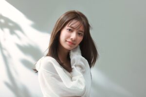 Asuka Kawazu Instagram - ⁡
ヘアケアブランド「Glosstify」
のイメージモデルを務めさせて
いただくことになりました🪿
⁡
とっても清潔感があって
前向きになれる香りで撮影の時も
スタッフの皆さんと盛り上がりました。🫧
⁡さらっと、軽やかな質感にまとまります。

全国のバラエティショップに展開予定です💡
ぜひ、お手に取ってみて下さい！
⁡@glosstify_official 
https://glosstify.jp/