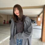 Asuka Kawazu Instagram - 今夜22:00~SugarSugarHoney その後23:16~ブラックガールズトーク観てね☺︎ ゆらちゃんがお誕生日にくれた嬉しい👜