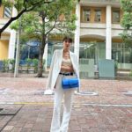 Asuka Kawazu Instagram - ⁡ ⁡ Longchamp 新作のボックス-トロット👜 ⁡ コロっとしたフォルムと 情熱的なカラーがたまらない。 ⁡ どんな日々にも気品を引き出す 都会的で洗練されたアイテム。 ⁡ 今回はジャケットに 合わせてみました🧥 ⁡ #LongchampBoxTrot #LongchampFW23 #ロンシャン #pr