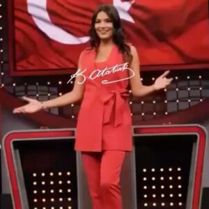 Asuman Krause Instagram - YAŞASIN CUMHURİYET 🇹🇷 ❤️ #türkiye #türkiyem🇹🇷 #cumhuriyet100yaşında  #nemutlutürkümdiyene