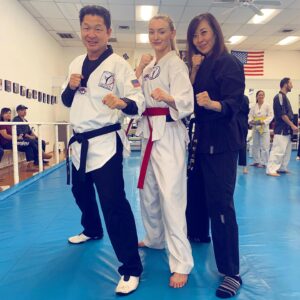 Athena Perample Instagram - Ready for you 2020. Ending this decade strong with incredible mentors, Master @simonrhee and Mrs. @cindyrhee and all of SRTKD fam.🥋❤️
@stuntpete @fcmommyof4 @ericaarrias13 @missmeganle 
#srtkd #tkd #martialarts #redbelt #blackbelt #2020