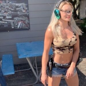 Athena Perample Instagram - Flashback to last week training @tarantactical.
@neraidabega ⏱ 
Thank you @roka for my new eye protection! 🤓💎 #tarantactical