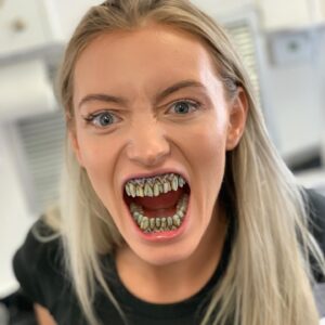 Athena Perample Instagram - First day of shooting previs, I thought to myself “Wow, these are some of the most elite people I have ever worked for.” I’ve worked hard and am so lucky to have found a job I absolutely love.

#armyofthedead in theaters now and on @netflix Friday. 

Hope you enjoy watching as much as I enjoyed playing on set everyday with an incredible crew. Thank you Damon Caro, @waynedalglish #Zacksnyder #Debbiesnyder for the opportunity. Big shoutout to @2to1_rigging_inc for keeping us safe always. Everyone brought their best everyday so I could bring mine. 🙏🏼
#alphazombiequeen #damoncaro #richcetrone 

Thank you @garretdillahunt for capturing these 📷