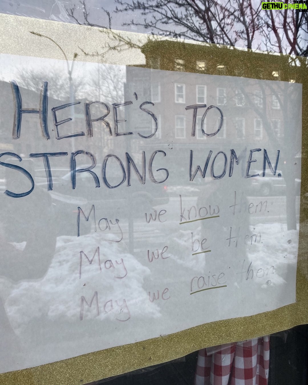 Athena Karkanis Instagram - Happy Galentine’s Day ladies. Be strong! 💪🏽😘