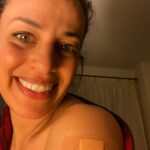 Athena Karkanis Instagram – I got my Johnson and Johnson vaccine today!! 🙏🏽🥳🥲 So grateful to all those working tirelessly to get us all jabbed! #planyourvaccine #rollupyoursleeves