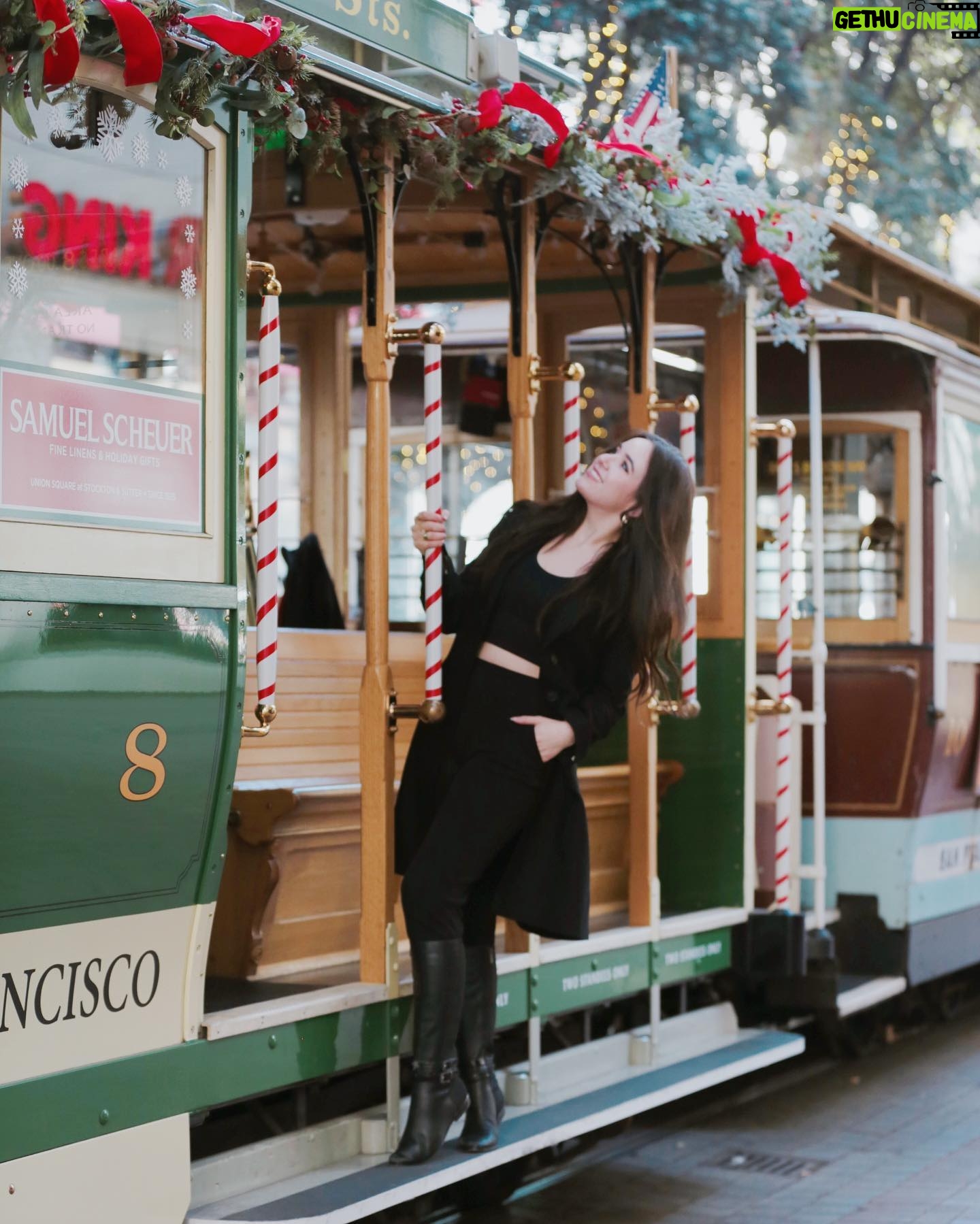 Aubrey K. Miller Instagram - Itβs Christmas time in the city ππ #SanFrancisco #Christmas