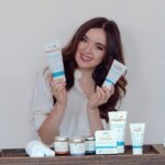 Aubrey K. Miller Instagram – I don’t gatekeep! @waxelene is a holy grail beauty product for me. It’s certified cruelty-free by PETA and Leaping Bunny, petroleum-free, organic, recyclable & hypoallergenic, making it a standout alternative for petroleum jelly, which has SO many harmful properties. It’s FAST acting, which has made everyone I’ve shared it with on set immediately purchase the largest bottle they could find haha. I truly can’t say enough about how much I love and use this product on the daily so now you’ll just have to try it for yourself. Thank you Waxelene 💛🩵

#Waxelene #crultyfree #skincare