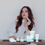 Aubrey K. Miller Instagram – I don’t gatekeep! @waxelene is a holy grail beauty product for me. It’s certified cruelty-free by PETA and Leaping Bunny, petroleum-free, organic, recyclable & hypoallergenic, making it a standout alternative for petroleum jelly, which has SO many harmful properties. It’s FAST acting, which has made everyone I’ve shared it with on set immediately purchase the largest bottle they could find haha. I truly can’t say enough about how much I love and use this product on the daily so now you’ll just have to try it for yourself. Thank you Waxelene 💛🩵

#Waxelene #crultyfree #skincare