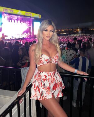Audrey Pinault Instagram - @festivalfuegofuego 🔥