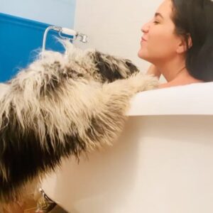 Audrey Esparza Instagram - ...and good night🛁🧼🪒