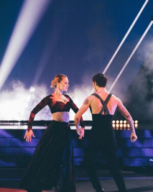 Aurélie Pons Instagram - Dancing with my star 🌌

Merci @dals_tf1 de mettre de la magie dans ma vie.