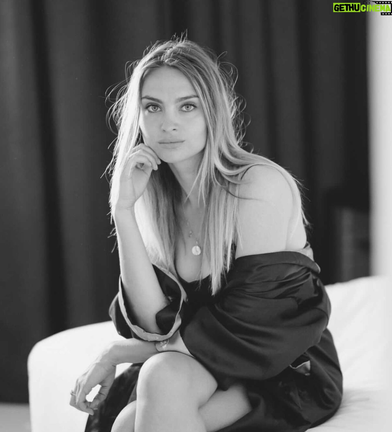 Aurélie Pons - 48.6K Likes - Gracias @softdaylight 💁🏼♀️
Les petits frisottis