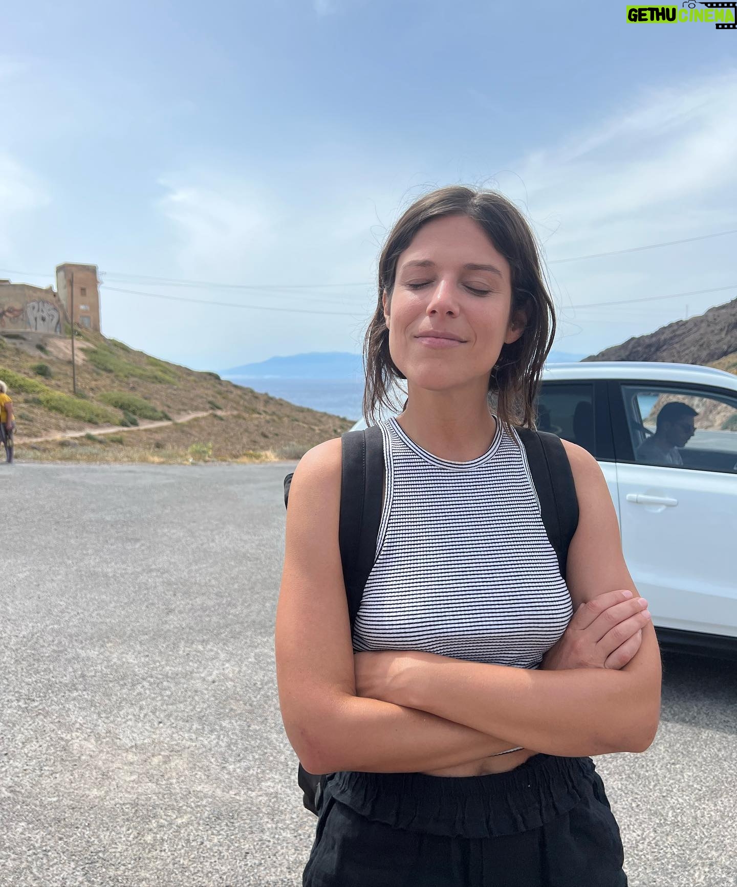 Aura Garrido Instagram - Hace dos años empezábamos @amanecepelicula y hoy llega a los cines. Una película que a todos nos atravesó y que estábamos deseando compartir. Ojalá os guste.