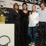 Aura Garrido Instagram – Este @sansebastianfes he tenido el privilegio de compartirlo con estas personas fantásticas y admiradas, con las que he visto películas, debatido intensamente y aprendido muchísimo de ecología, de cine y de la vida. Formar parte del jurado Lurra ha sido la experiencia más bonita del festival. Gracias @greenpeace_esp 
1. Mis compis
2. Diana Chinea de @caramelfilms recogiendo el premio para ‘Evil does not exist’
3, 4 y 5. Las películas nominadas
6. Mi jurado favorito otra vez
7. @alexandrajhleight mi compañera favorita de festivales