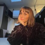 Aura Garrido Instagram - De cuando salía el sol entre las caravanas de rodaje