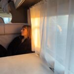 Aura Garrido Instagram - De cuando salía el sol entre las caravanas de rodaje