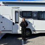 Aura Garrido Instagram - De cuando salía el sol entre las caravanas de rodaje