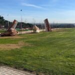 Aura Garrido Instagram - De cuando salía el sol entre las caravanas de rodaje