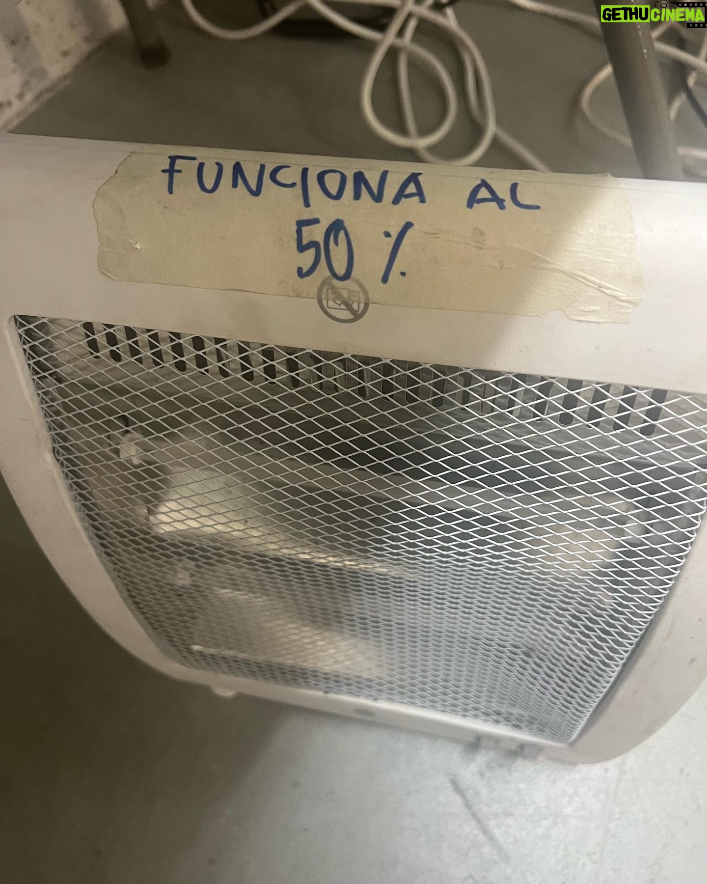 Aura Garrido Instagram - Hemos acabado Santuario y a esta gente me la llevo en el coraz贸n 馃