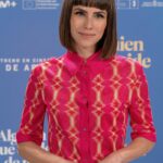 Aura Garrido Instagram - Quedan 5 días para que estrenemos ‘ALGUIEN QUE CUIDE DE MÍ’ y aún no había subido fotos del junket. Muchas ganas de que llegue a salas esta peli tan especial que me permitió trabajar con tanta gente admirada. Gracias @lalindesca y @fejerman 🤍