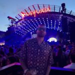Aurah Ruiz Instagram - Carrete de una noche que no supero ❤️‍🩹👽 1- Nos vamos a ver a @bizarrap 🥹 2- Mi primer vídeo de 100 y cogí el mítico avión pasando por @ushuaiaibiza 😁. 3- El señor no supero mi outfit y yo tampoco el de el 😂 4- El amor de mi vida estaba guapísimo 😍🥰 5- Que viene que viene 😎mi emoción 🥹 6- te ame @bizarrap la rompiste 🥹❤️‍🩹 7- el vídeo con mi Hermano @tavitoorf love. 8- este vídeo me encantan 😍 9- me supo a poco y nos fuimos a @pachaofficial 10- lo buena pareja que hacemos 👽👽