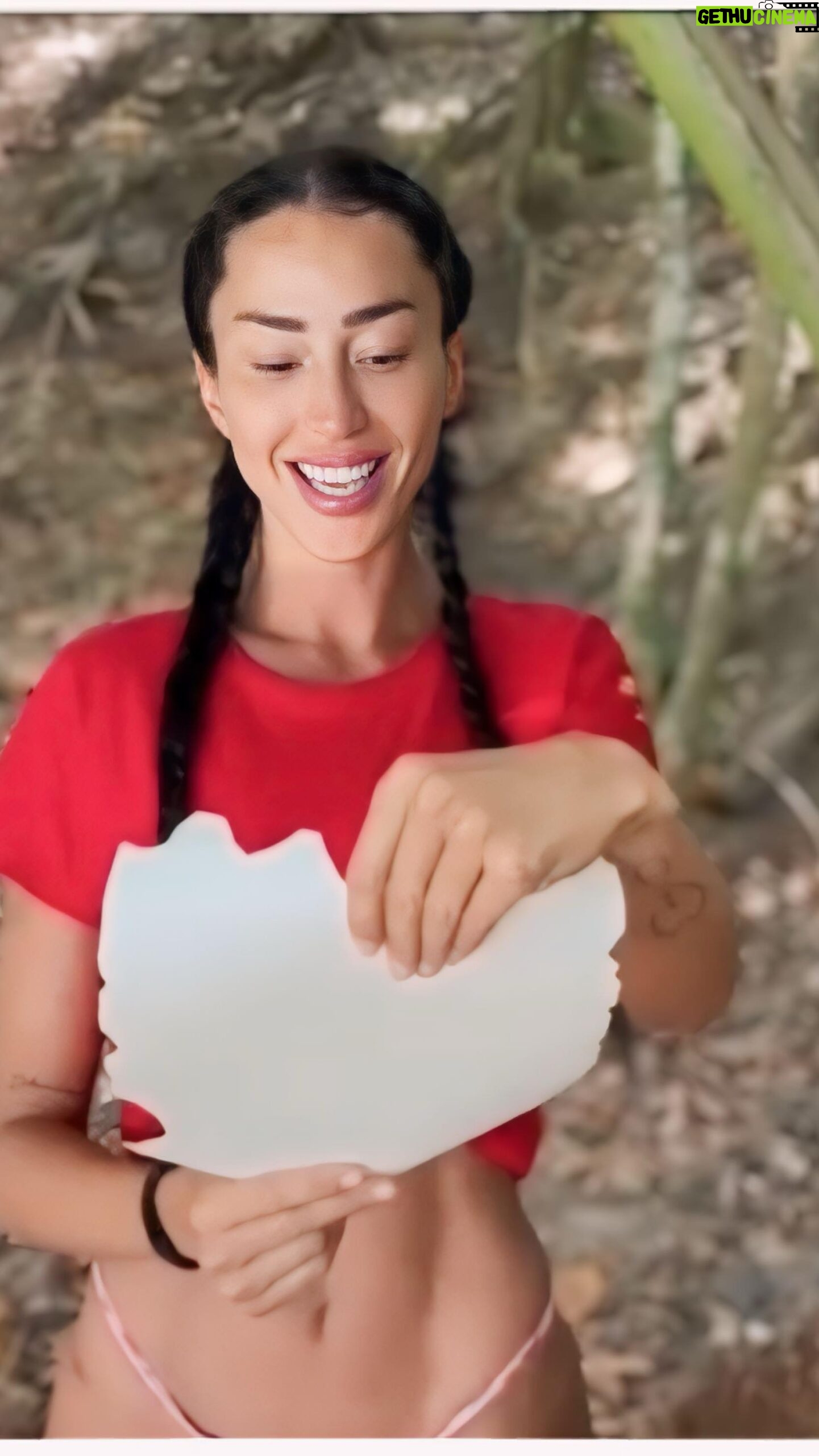 Aurah Ruiz - 17.5K Likes - ¿ Qué es lo que más echas de menos de tu día día ,desde que estás en Honduras?