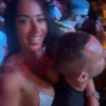 Aurah Ruiz Instagram – Carrete de una noche que no supero ❤️‍🩹👽 

1- Nos vamos a ver a @bizarrap 🥹

2- Mi primer vídeo de 100 y cogí el mítico avión pasando por @ushuaiaibiza 😁. 

3- El señor no supero mi outfit y yo tampoco el de el 😂 

4- El amor de mi vida estaba guapísimo 😍🥰

5- Que viene que viene 😎mi emoción 🥹 

6- te ame @bizarrap la rompiste 🥹❤️‍🩹

7- el vídeo con mi Hermano @tavitoorf love.

8- este vídeo me encantan 😍 

9- me supo a poco y nos fuimos a @pachaofficial 

10- lo buena pareja que hacemos 👽👽