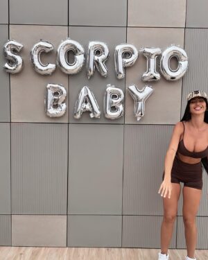 Aurah Ruiz Instagram - Happy Birthday to me🍾🎊❤️
Nueva vuelta al sol ☀️ 
Un año mas aprendido🫡
Dando las gracias por un año mas vivido🙏 y de vida.
 Siempre agradecida bendiciones para mi y mi familia❤️🙏😍 .
Scorpio Baby🦂
